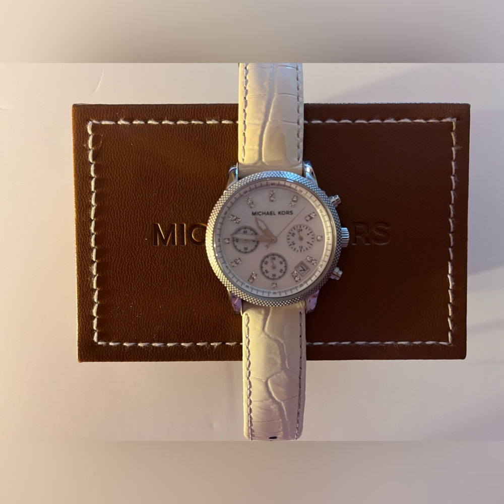 Michael Kors
Chronograph Women’s Watch - Picture 8 of 9